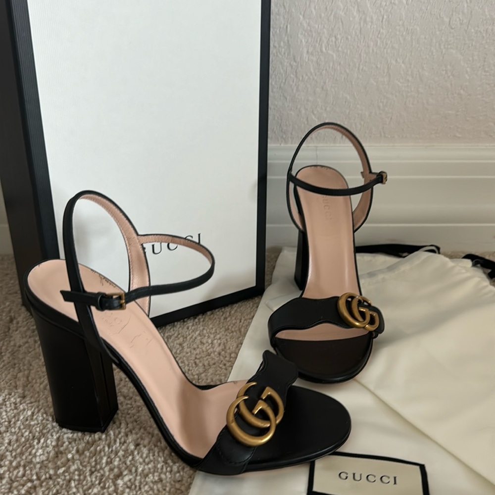 Gucci Double G Black Leather Sandal Style ‎453378 A3N00 1000
